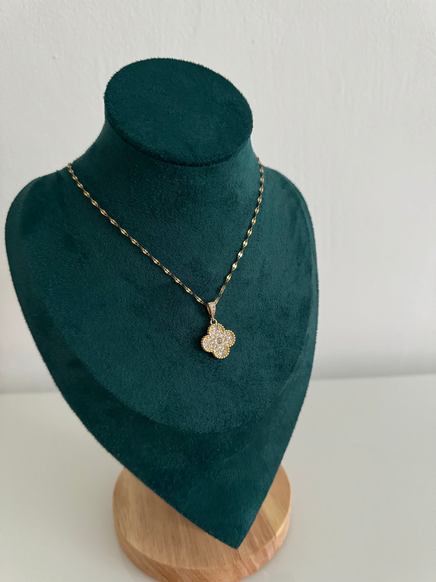 Diamanté Clove necklace